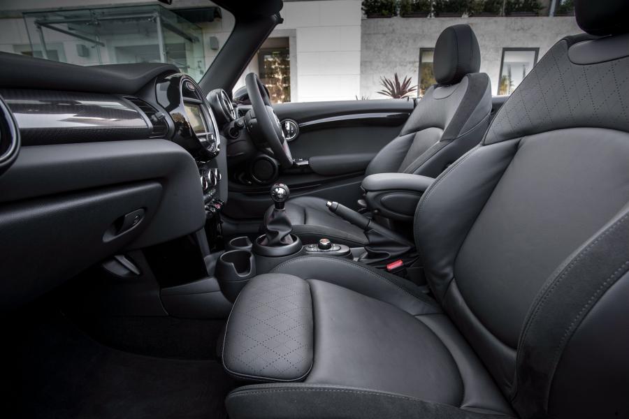  Mini Cooper S Cabrio JCW Package 2015 года  (UK) (фото 28 из 30)